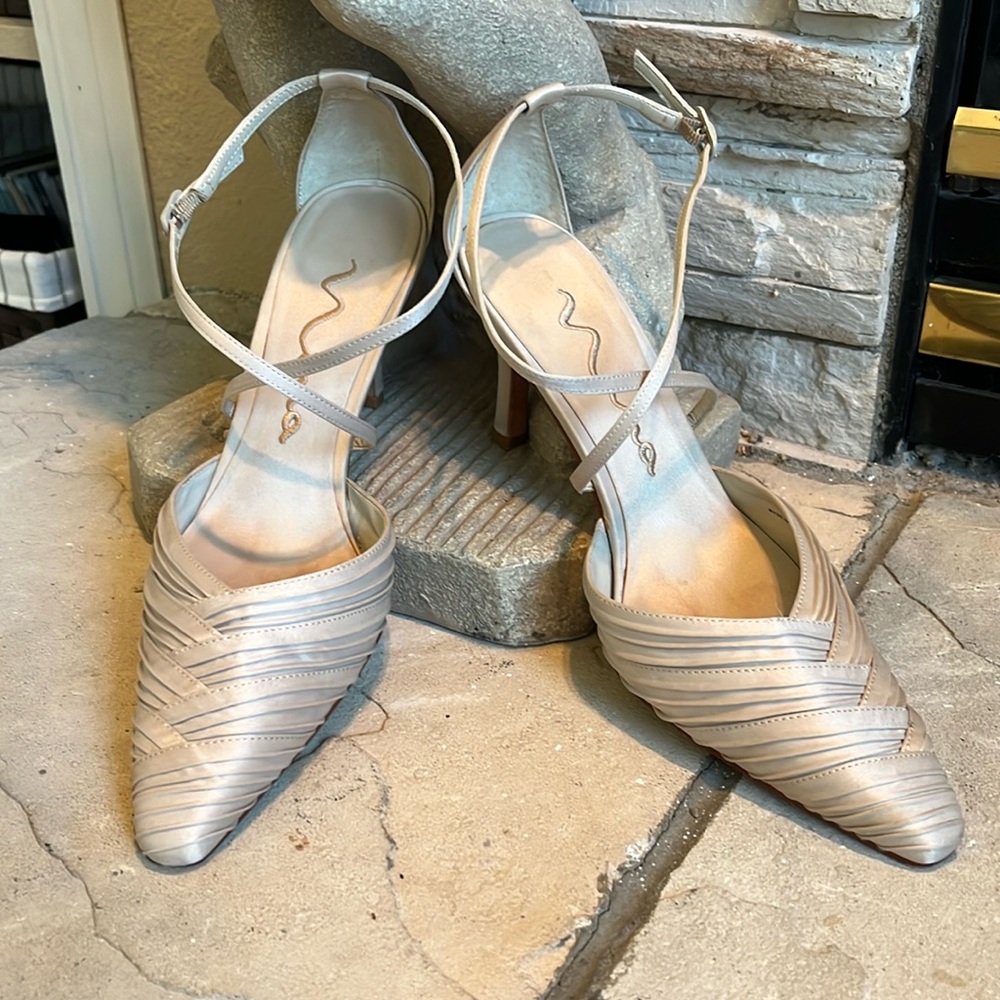 Worn once Sz 8 Nina low heels beige pleated fabric